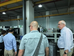 Russian customers visit our injection molding plant