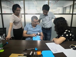 Discuss lunch box injection mold project with Israel customer